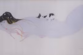 Những cô nàng trút xiêm y trên nền lụa mỏng manh