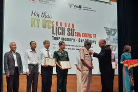 10 cá nhân, gia đình vinh dự nhận Kỷ niệm chương "Vì sự nghiệp Văn thư-Lưu trữ"