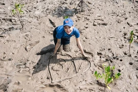 Hoa Hậu Liên lục địa 2022 Lê Nguyễn Bảo Ngọc kêu gọi cộng đồng đầu tư cho hành tinh nhân Ngày Trái đất 2023