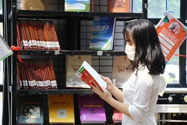 Lịch sử Hà Nội anh hùng qua những trang sách