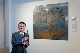 Họa sĩ 30 tuổi giành giải thưởng trị giá 500 triệu đồng