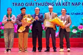 Nhà văn Ma Văn Kháng nhận tặng thưởng "Thành tựu văn học trọn đời"
