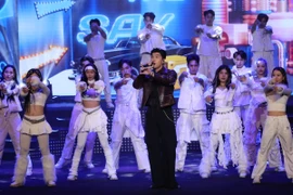 Rapper Hieuthuhai, ca sĩ Tùng Dương được vinh danh nghệ sĩ tiêu biểu năm 2024