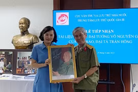 Trung tâm Lưu trữ Quốc gia III tiếp nhận 111 bức ảnh về Đại tướng Võ Nguyên Giáp