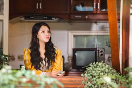 Á quân Thần tượng Bolero - Tô Ngọc Hà ra MV "Kẹp tóc màu xanh" mừng ngày 8/3