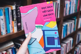 Nhọc nhằn nghề nữ biên tập viên làm sách