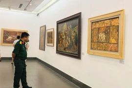 Trưng bày các tác phẩm mỹ thuật xuất sắc nhân kỷ niệm 50 năm ngày đất nước thống nhất