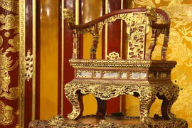Ngai vàng triều Nguyễn bị đập gãy sẽ được phục chế theo kỹ thuật truyền thống