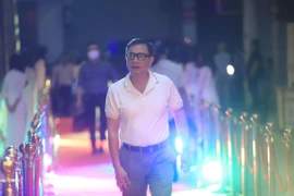 Dàn "sao" xuất hiện trên thảm đỏ liên hoan sân khấu thử nghiệm 