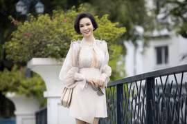 MC Thanh Mai phối đồ sang trọng với trang phục có màu sắc trung tính