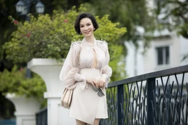 MC Thanh Mai phối đồ sang trọng với trang phục có màu sắc trung tính