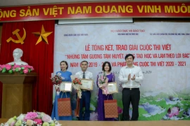 “Học Sử qua bài hát và những chuyến đi” đoạt giải Nhất cuộc thi viết