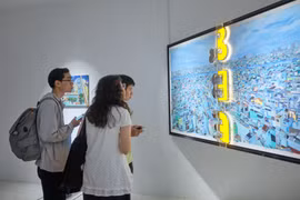 Nghệ sĩ Mỹ làm triển lãm sắp đặt đa chất liệu tại Việt Nam