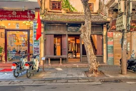 Tạm dừng đón khách tại một số di tích của phố cổ Hà Nội