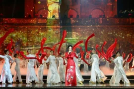 Xúc động chương trình nghệ thuật "Hà Nội - Bản hùng ca phố"