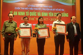 Tác giả "Hoa bay" đoạt giải Nhất cuộc thi viết "Vì an ninh Tổ quốc và bình yên cuộc sống"