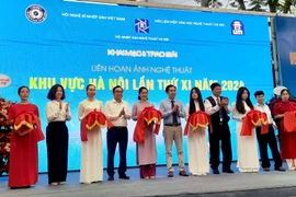 Trao giải Liên hoan ảnh nghệ thuật khu vực Hà Nội năm 2024