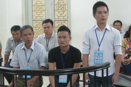 Bức tường rào bị đập phá và sự quyết liệt ở vụ án "nồi da nấu thịt"