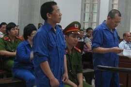 Tổng giám đốc và kế toán hầu tòa vì tiêu tiền vô tội vạ