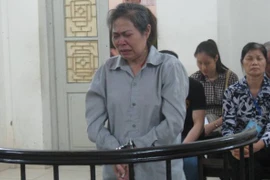 Người đàn bà tóc "muối tiêu" tại phiên xử tội đầu độc nhân tình