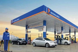 Xăng tăng giá 640 đồng lên mức 15.586 đồng/lít