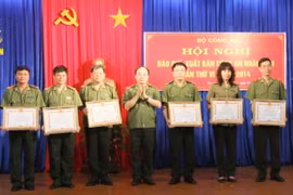 Bộ trưởng Bộ Công an tặng Bằng khen Báo ANTĐ