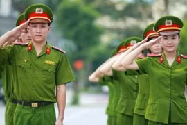 Người có con dự tuyển trường công an thì không được tham gia Hội đồng tuyển sinh?