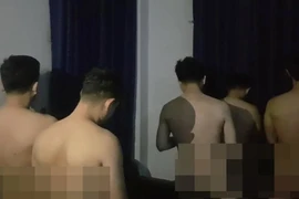 Từ vụ phát hiện 33 người đàn ông quan hệ đồng tính trong cơ sở massage: Vì sao khó xử lý?