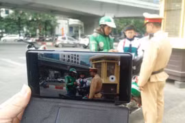 Vi phạm giao thông còn livestream lên mạng xã hội có thể phải ngồi tù