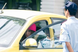 Tuyệt chiêu hạ nhanh nhiệt độ trong ôtô khi đỗ dưới trời nắng 40 độ C