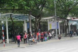 Trạm trung chuyển Cầu Giấy “đìu hiu” trước ngày phá dỡ