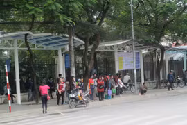 Trạm trung chuyển Cầu Giấy “đìu hiu” trước ngày phá dỡ