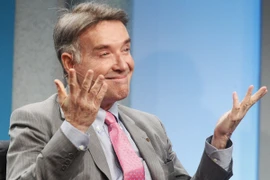 Tỷ phú Brazil phải ra tòa với cáo buộc mua bán tay trong