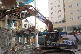 Thay nhà thầu phá dỡ hạng mục sai phạm công trình 8B Lê Trực