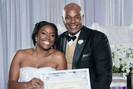 Khoe chứng nhận trinh tiết tại lễ thành hôn