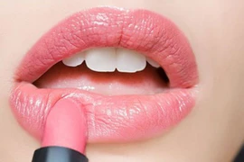 Hóa chất son môi gây hại thần kinh