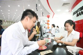 Mua ngân hàng giá 0 đồng và xử lý nợ xấu: Giải pháp sáng tạo 