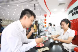 Mua ngân hàng giá 0 đồng và xử lý nợ xấu: Giải pháp sáng tạo 