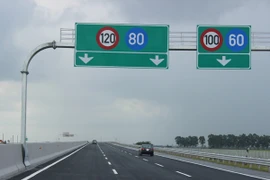 Đường sá tốt, xe được chạy nhanh hơn