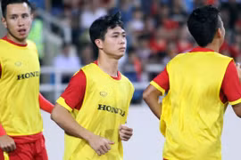 HLV Hữu Thắng trao cơ hội mới cho Công Phượng