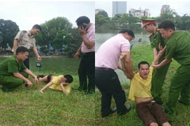 Nam thanh niên nghi "ngáo đá" bơi ra tháp Rùa tạo dáng nàng tiên cá