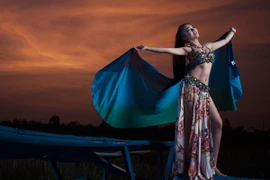 "Bỏng mắt" ngắm hình thể tuyệt đẹp của vũ công bellydance Đỗ Hồng Hạnh