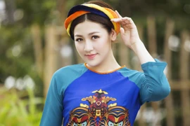 Á hậu Tú Anh “ghi điểm” với vẻ đẹp đằm thắm như cô Tấm