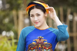 Á hậu Tú Anh “ghi điểm” với vẻ đẹp đằm thắm như cô Tấm