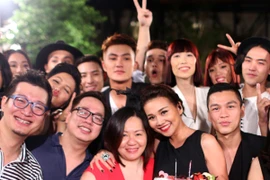 Thanh Hằng bất ngờ với tiệc sinh nhật cùng Vietnam’s Next Top Model