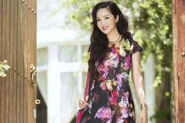 Hoa hậu Giáng My diện đầm sành điệu, rạng ngời dạo phố