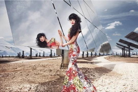 Hé lộ hình ảnh sàn catwalk ấn tượng tại nhà máy năng lượng mặt trời