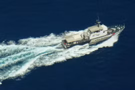 Malaysia rượt đuổi tàu bị cướp biển khống chế gần lãnh hải Việt Nam