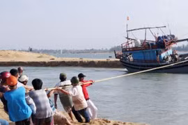 Kịp thời hỗ trợ 64 ngư dân gặp nạn trên biển