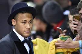 Neymar bí mật gặp riêng Real Madrid